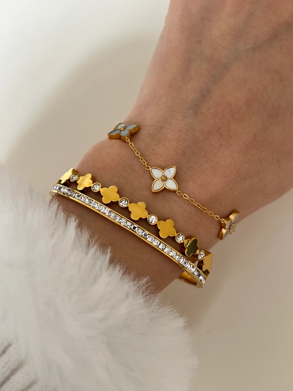 DIAMOND CLOVER BANGLE